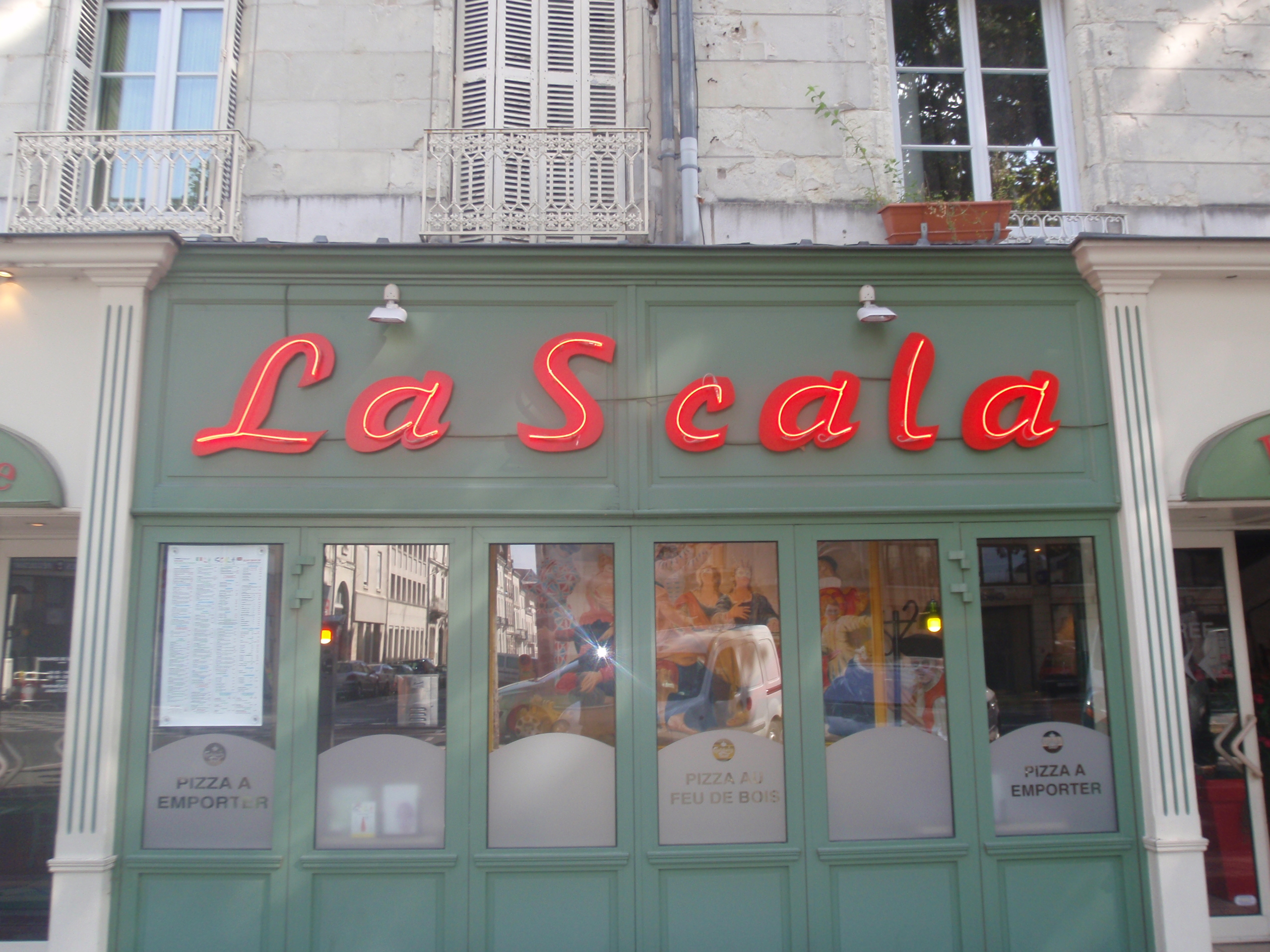 facade neon Scala